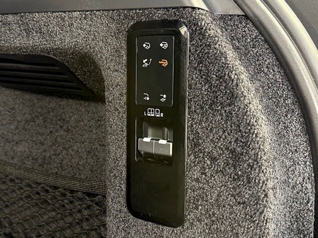 Certified 2025 Land Rover Range Rover SV AWD/4WD image 20