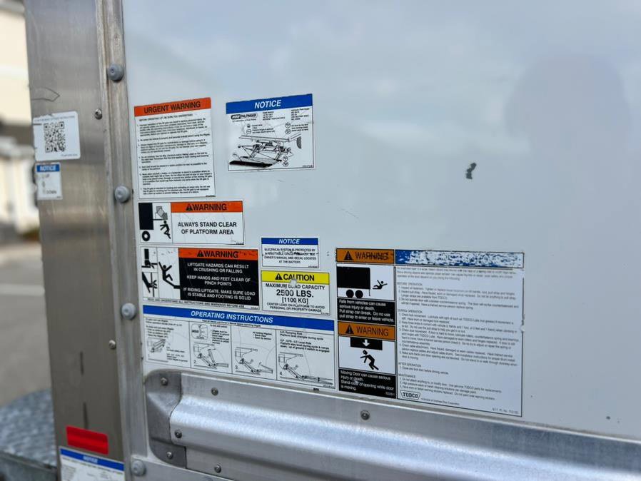 Used 2019 Isuzu NPR image 38