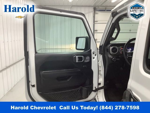 Used 2018 Jeep Wrangler Unlimited Sahara w/ Cold Weather Group image 14