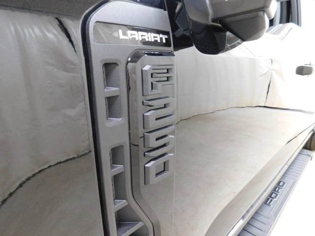 New 2026 Ford F250 Lariat w/ Black Appearance Package image 6