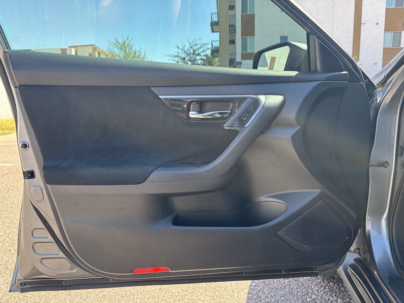 Used 2014 Nissan Altima 2.5 S w/ Display Audio Package FWD image 10