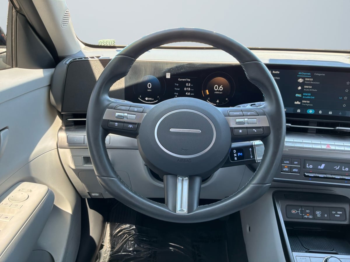 Used 2025 Hyundai Kona SEL FWD image 11