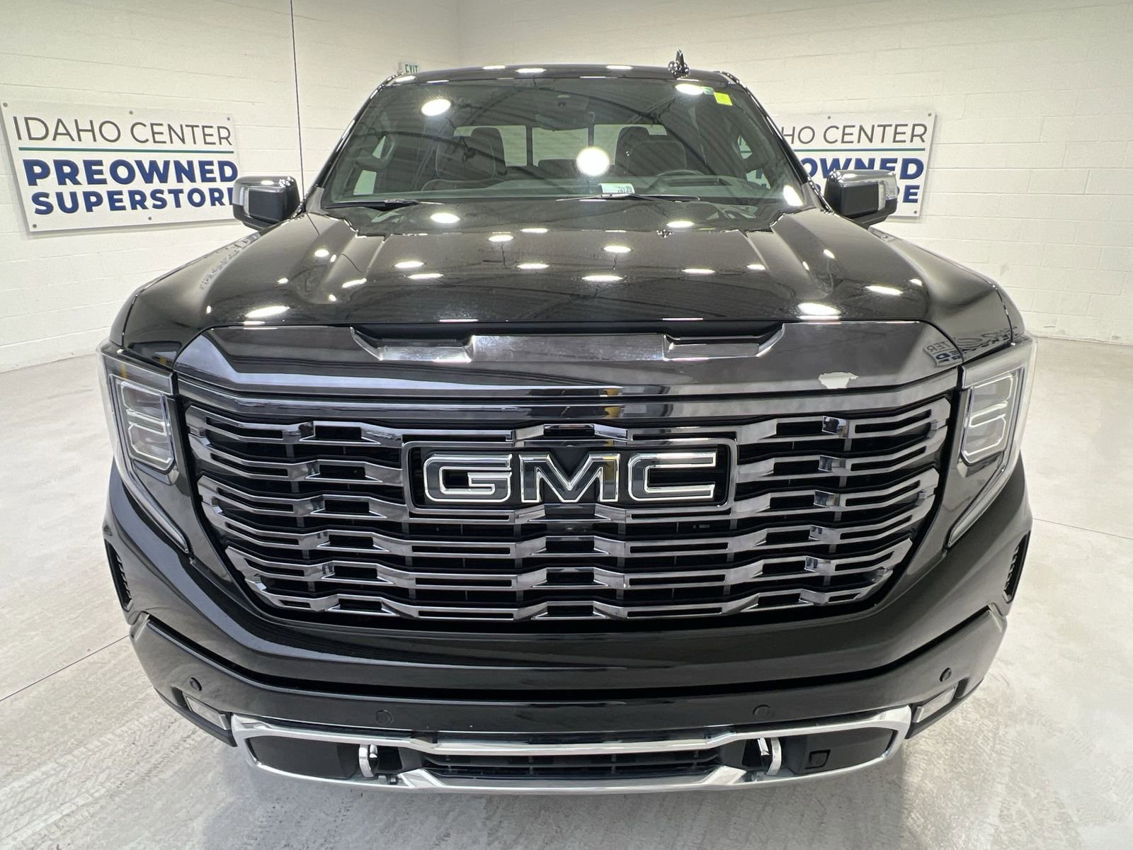 Used 2024 GMC Sierra 1500 Denali Ultimate AWD/4WD image 3