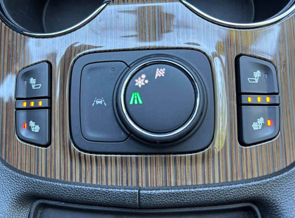 Used 2023 GMC Acadia SLE w/ Driver Convenience Package image 28