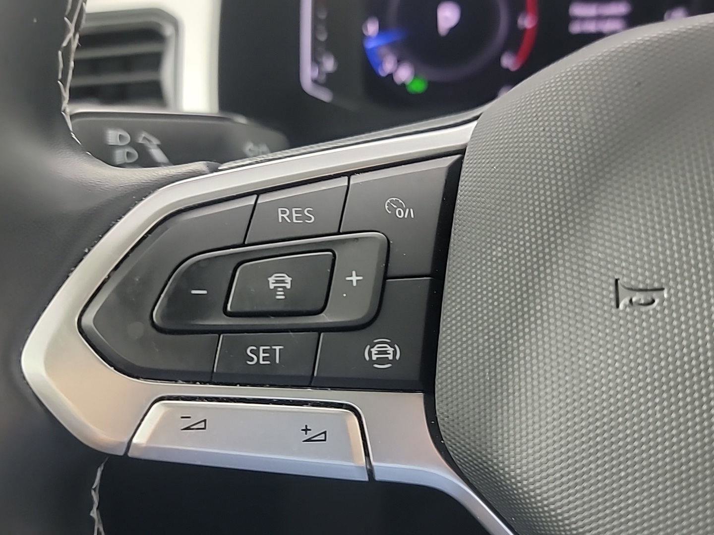 Used 2022 Volkswagen Atlas SE w/ Panoramic Sunroof Package image 27