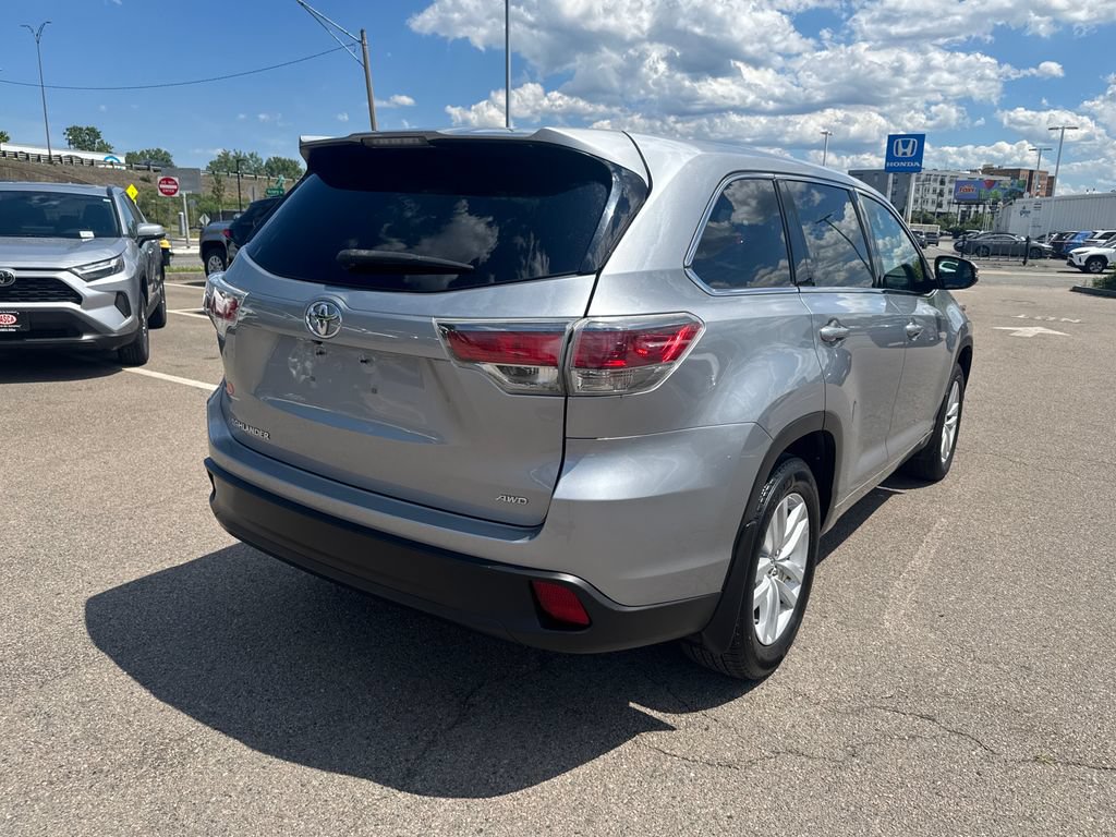Used 2016 Toyota Highlander LE AWD/4WD image 7