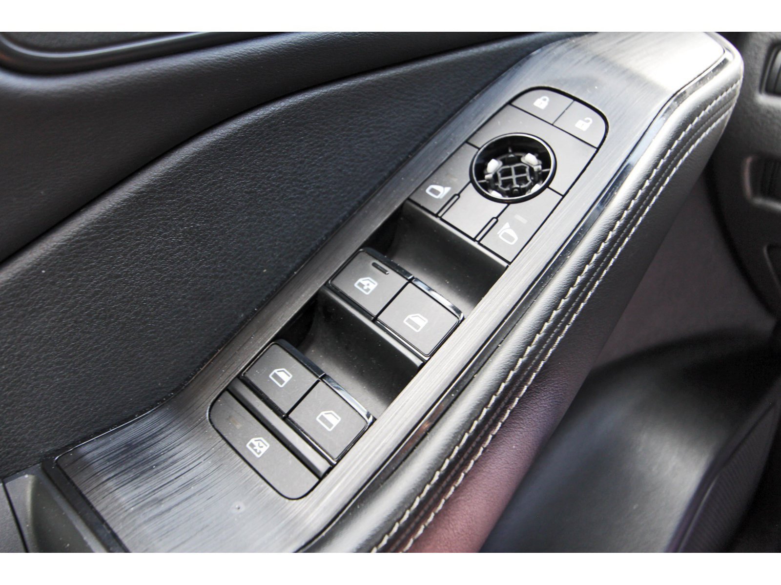 Used 2023 Nissan Rogue SV w/ SV Premium B Package FWD image 23