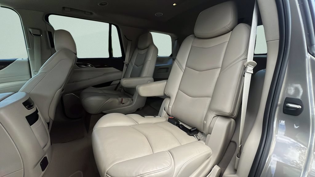Used 2019 Cadillac Escalade Luxury w/ LPO, Radiant Package RWD image 10