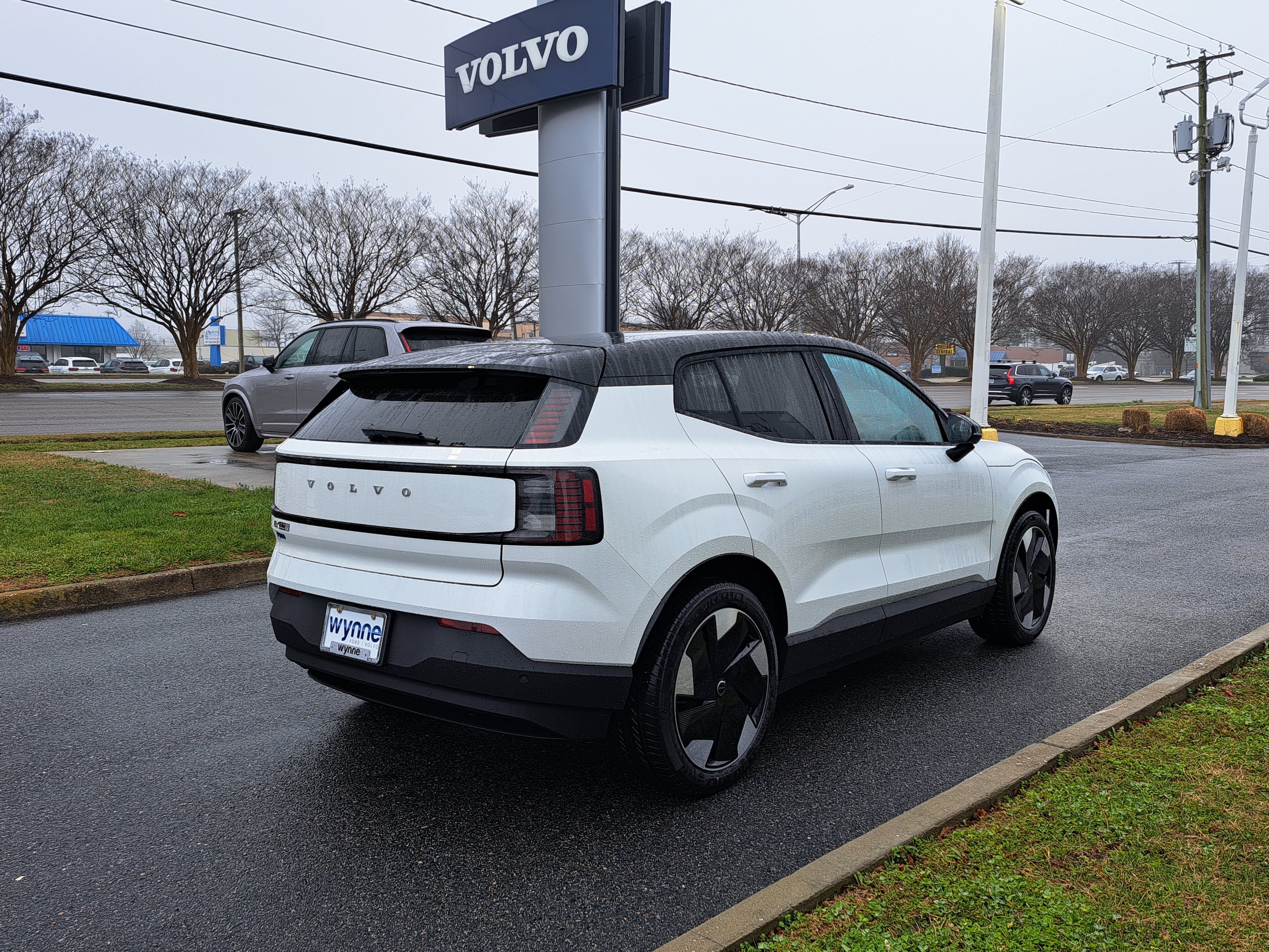 New 2026 Volvo EX30 Plus w/ Climate Package RWD image 3
