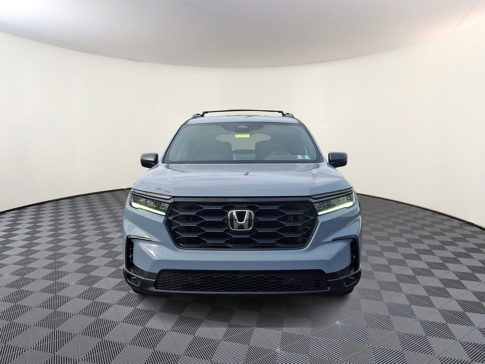 Used 2025 Honda Pilot Sport image 2