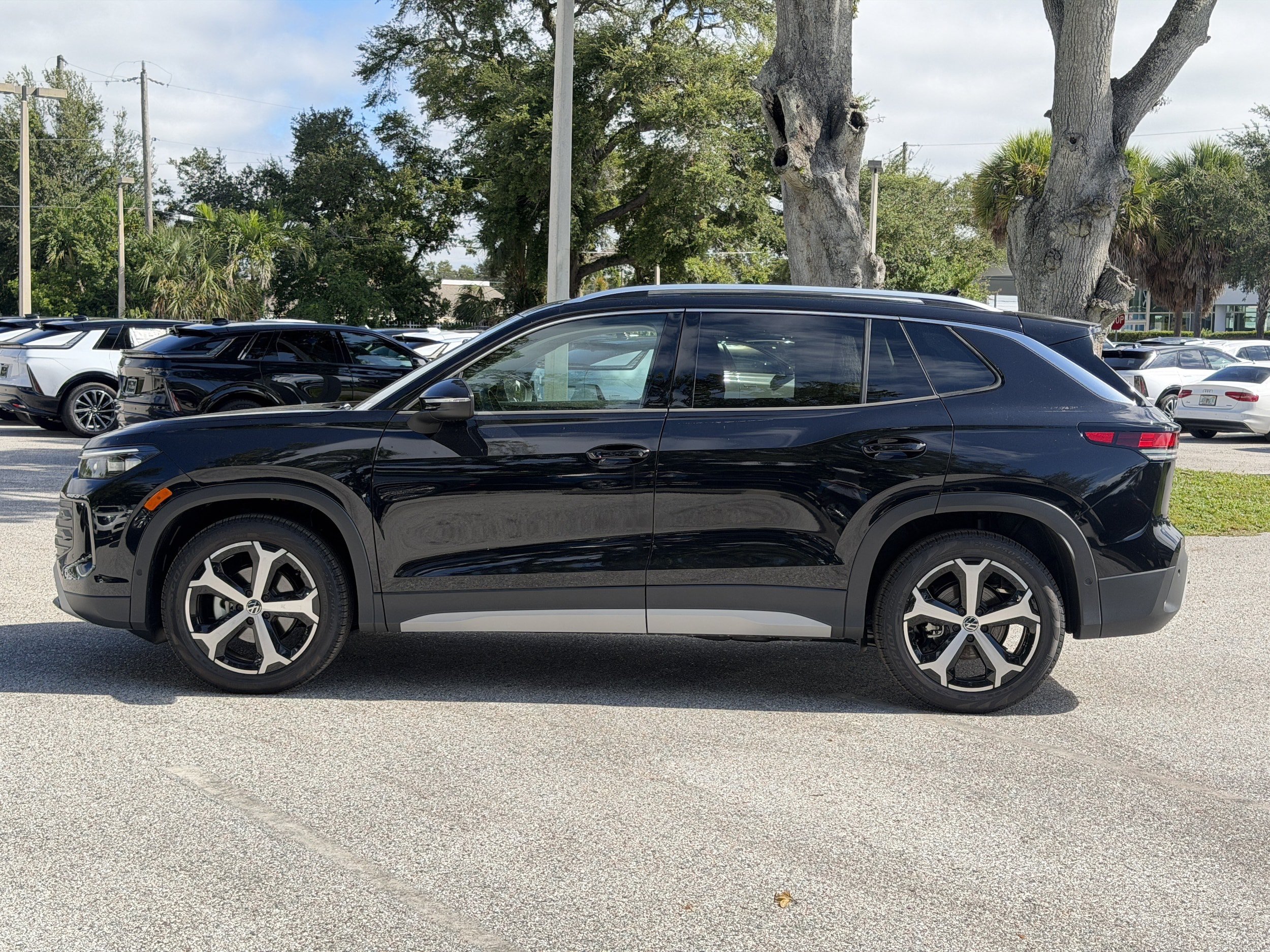 New 2026 Volkswagen Tiguan SE FWD image 4