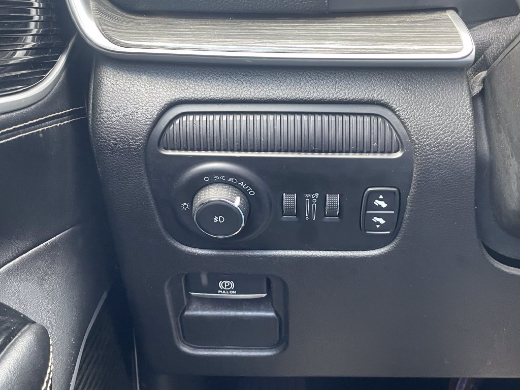 Used 2022 Jeep Wagoneer Series III AWD/4WD image 16