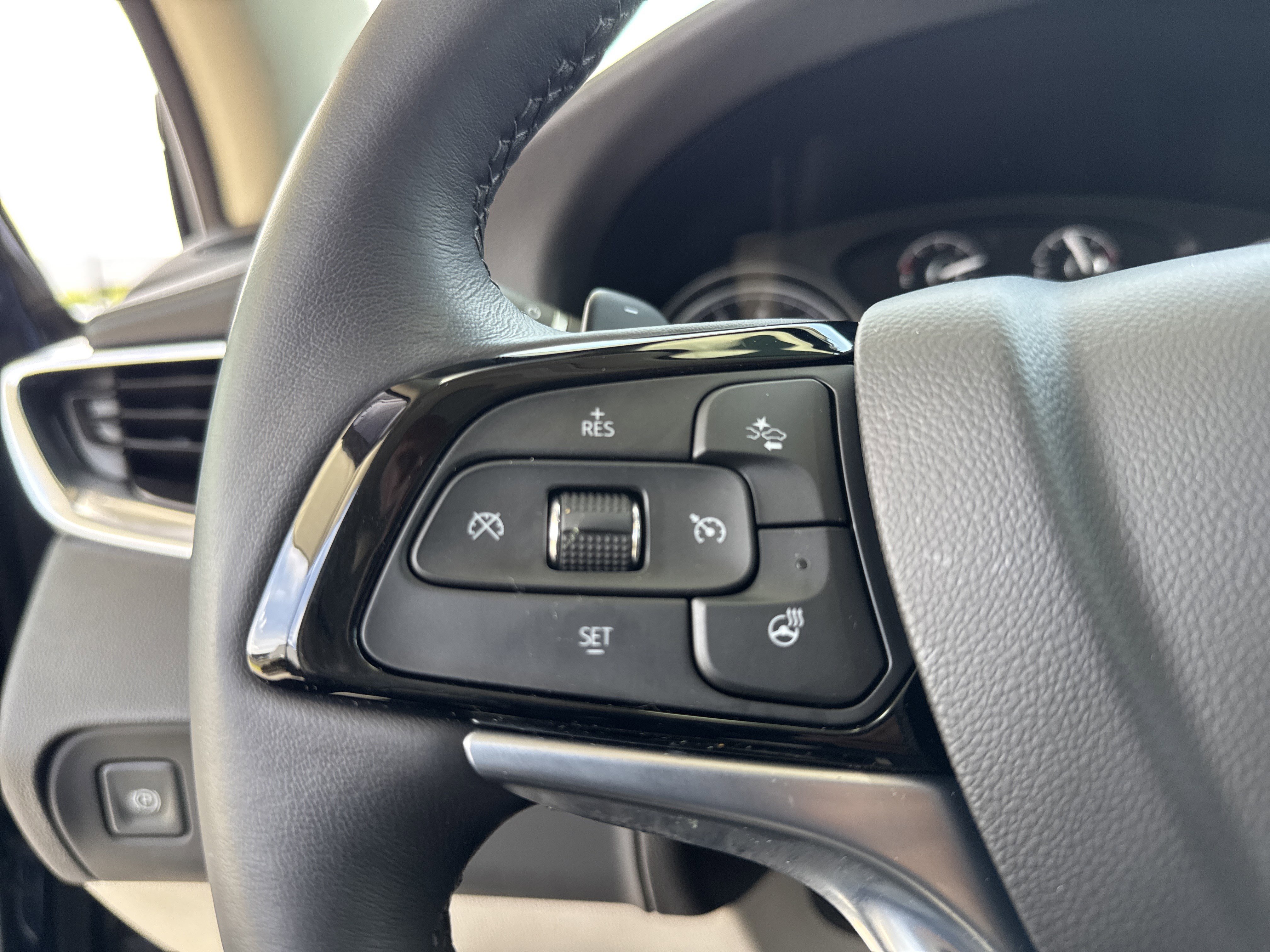 Used 2023 Buick Enclave Essence w/ Experience Buick Package FWD image 19