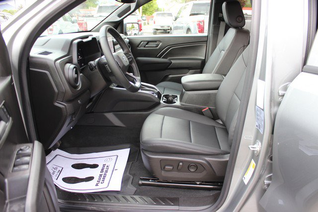 Used 2025 Chevrolet Colorado Trail Boss AWD/4WD image 9