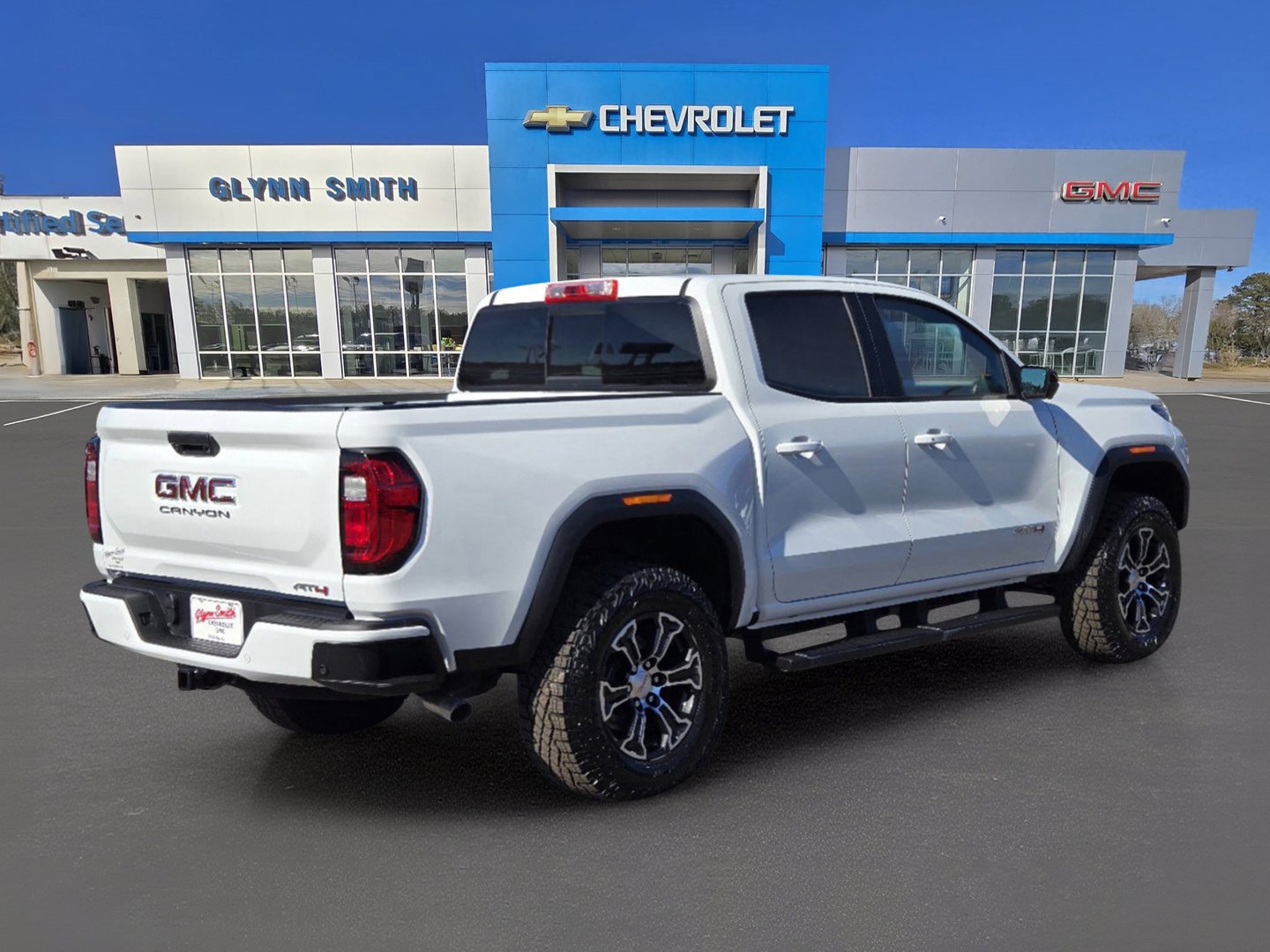 Used 2024 GMC Canyon AT4 w/ Technology Package AWD/4WD image 5