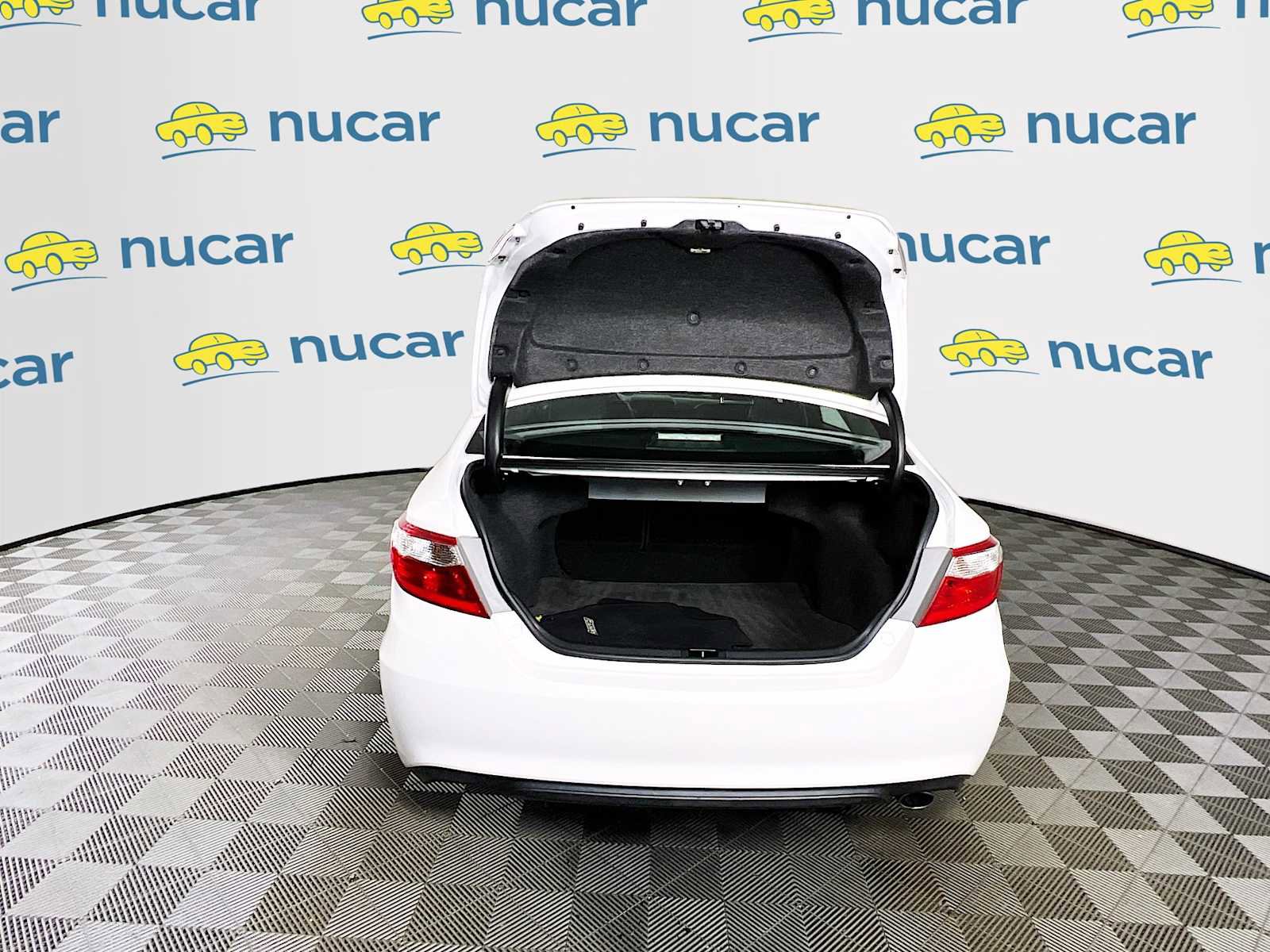 Used 2015 Toyota Camry SE image 24