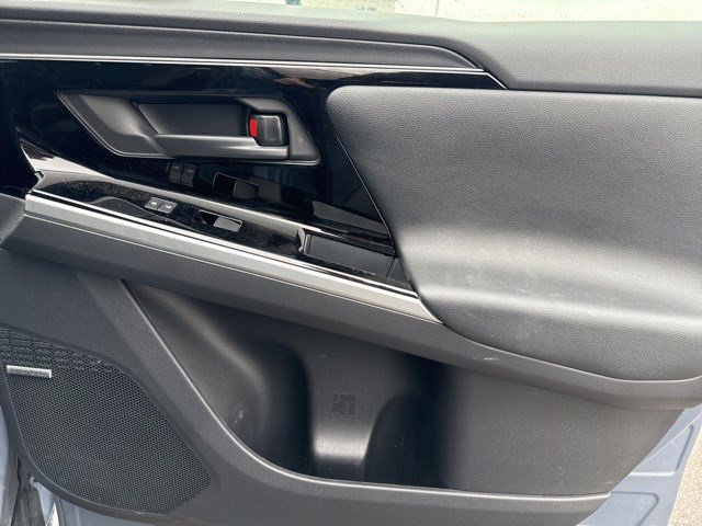 Used 2024 Subaru Solterra Touring image 17