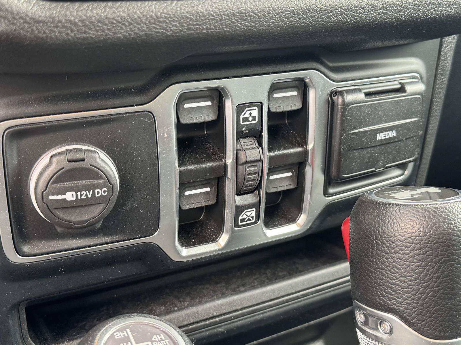 Used 2024 Jeep Wrangler Unlimited w/ Convenience Group AWD/4WD image 14