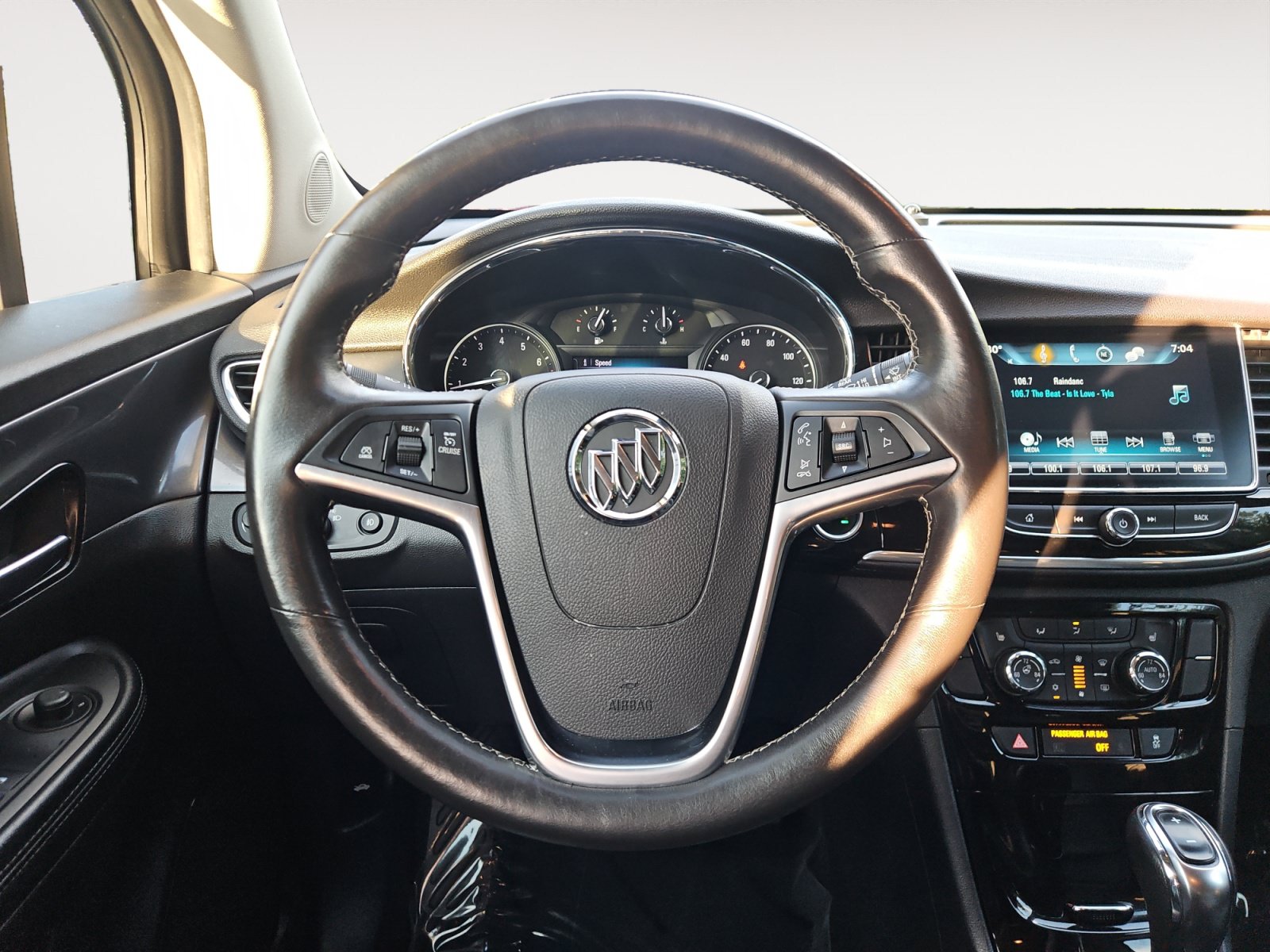 Used 2020 Buick Encore Essence FWD image 12