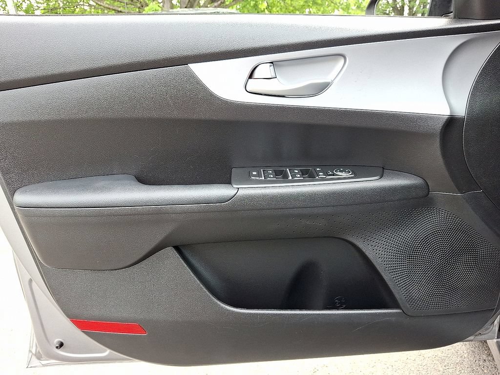Used 2023 Kia Forte LXS FWD image 12