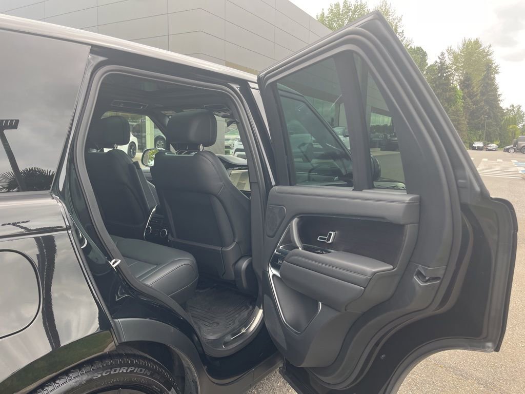 Certified 2025 Land Rover Range Rover SE AWD/4WD image 17