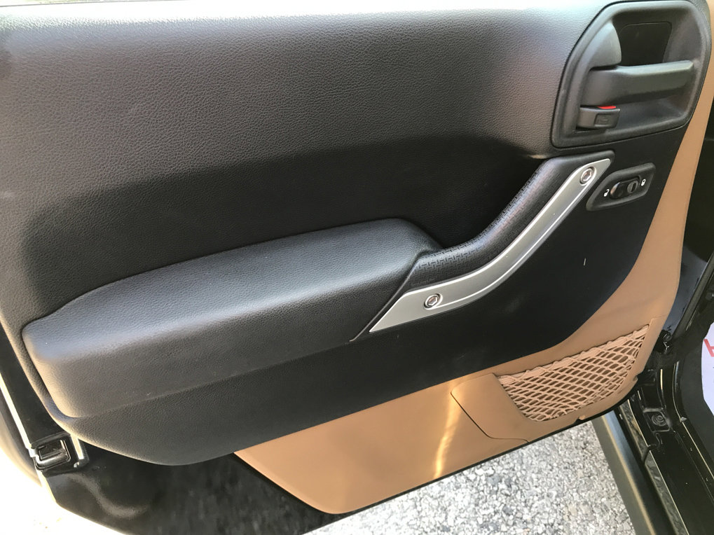 Used 2012 Jeep Wrangler Unlimited Rubicon w/ Connectivity Group image 11