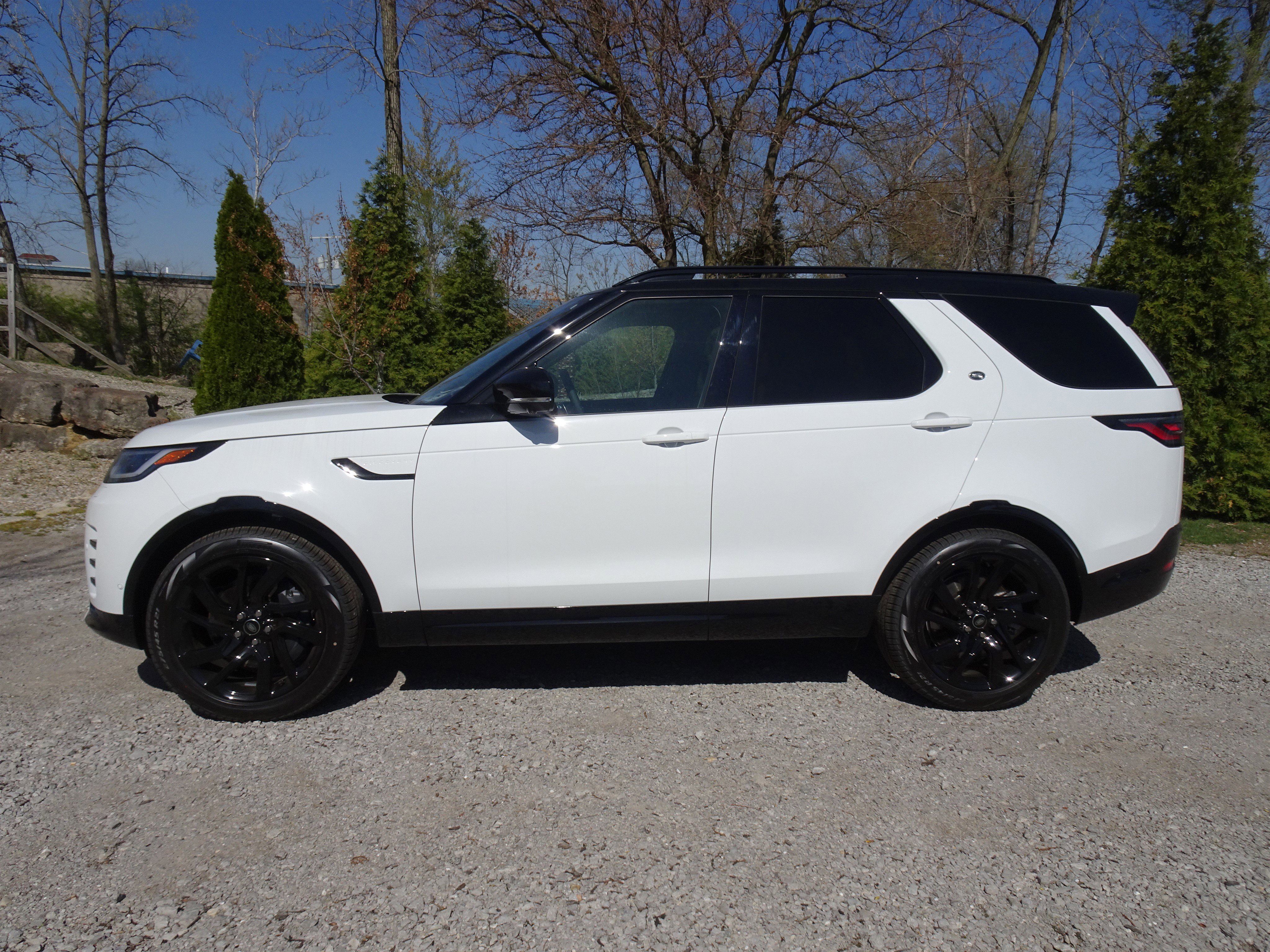 New 2025 Land Rover Discovery Dynamic SE image 7