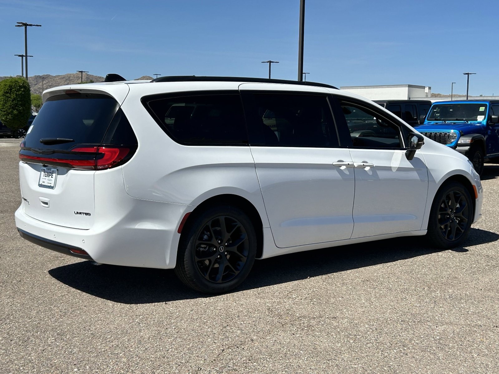 New 2026 Chrysler Pacifica Limited w/ S Appearance Package FWD image 4