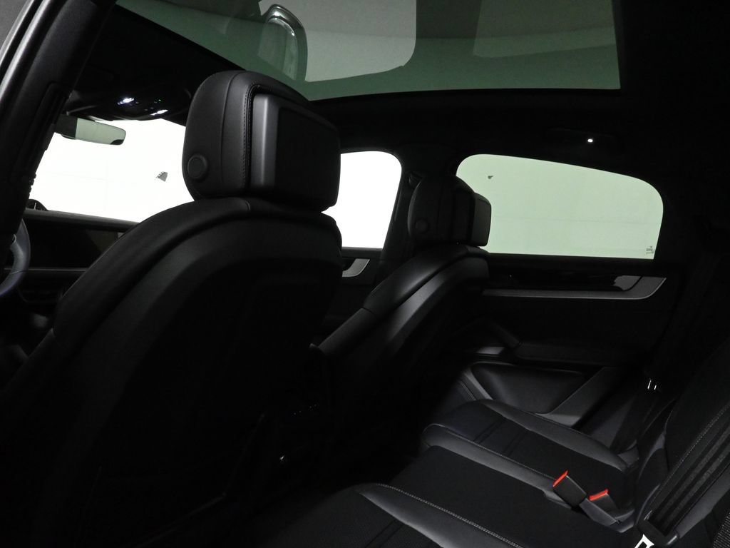 Used 2026 Porsche Cayenne Coupe AWD/4WD image 36