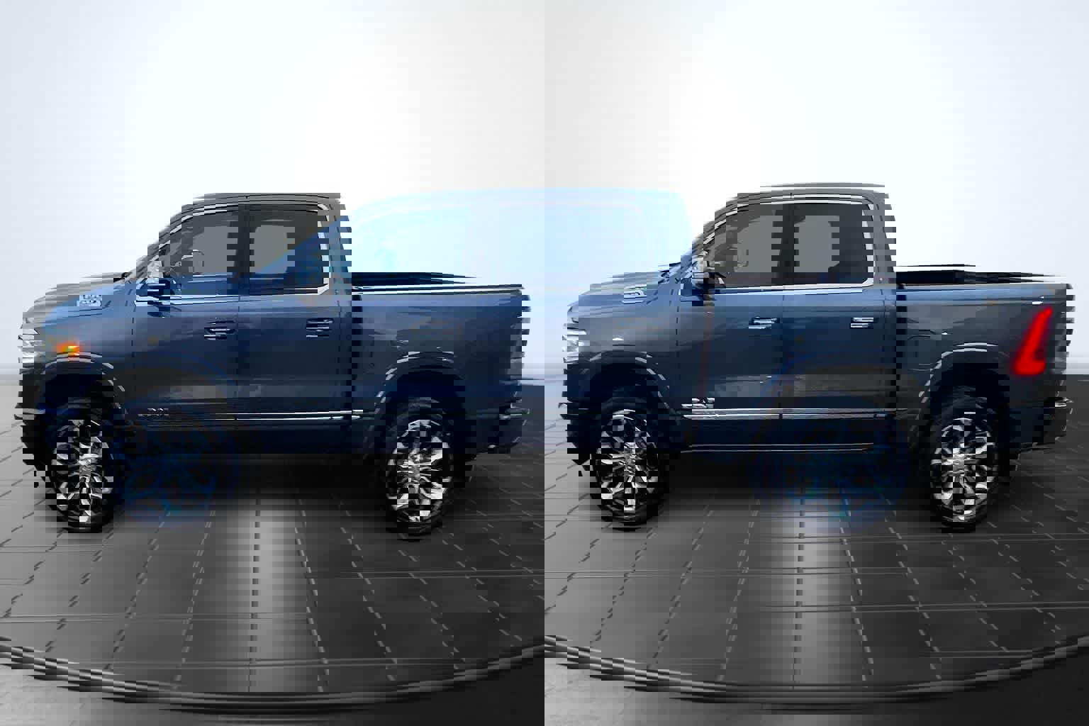 Used 2022 RAM 1500 Limited w/ Body-Colour Bumper Group image 3