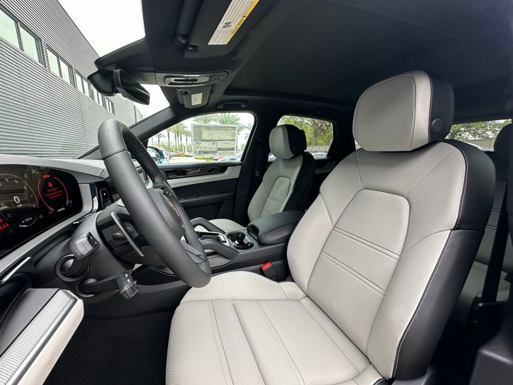 Used 2026 Porsche Cayenne AWD/4WD image 5