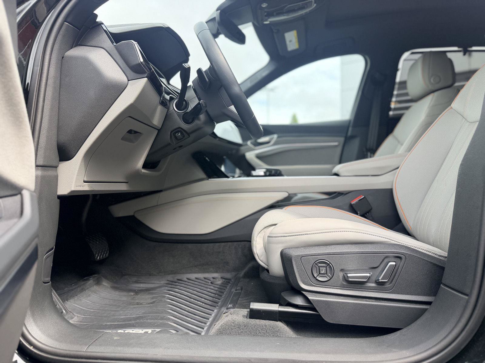 Certified 2024 Audi Q8 e-tron Premium w/ Prestige Package AWD/4WD image 10