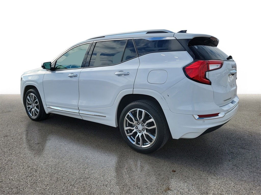 Used 2022 GMC Terrain Denali w/ Denali Premium Package image 3