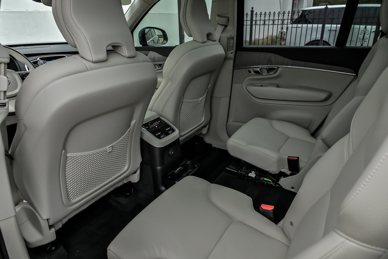 Used 2025 Volvo XC90 T8 Plus w/ Protection Package Premier AWD/4WD image 32