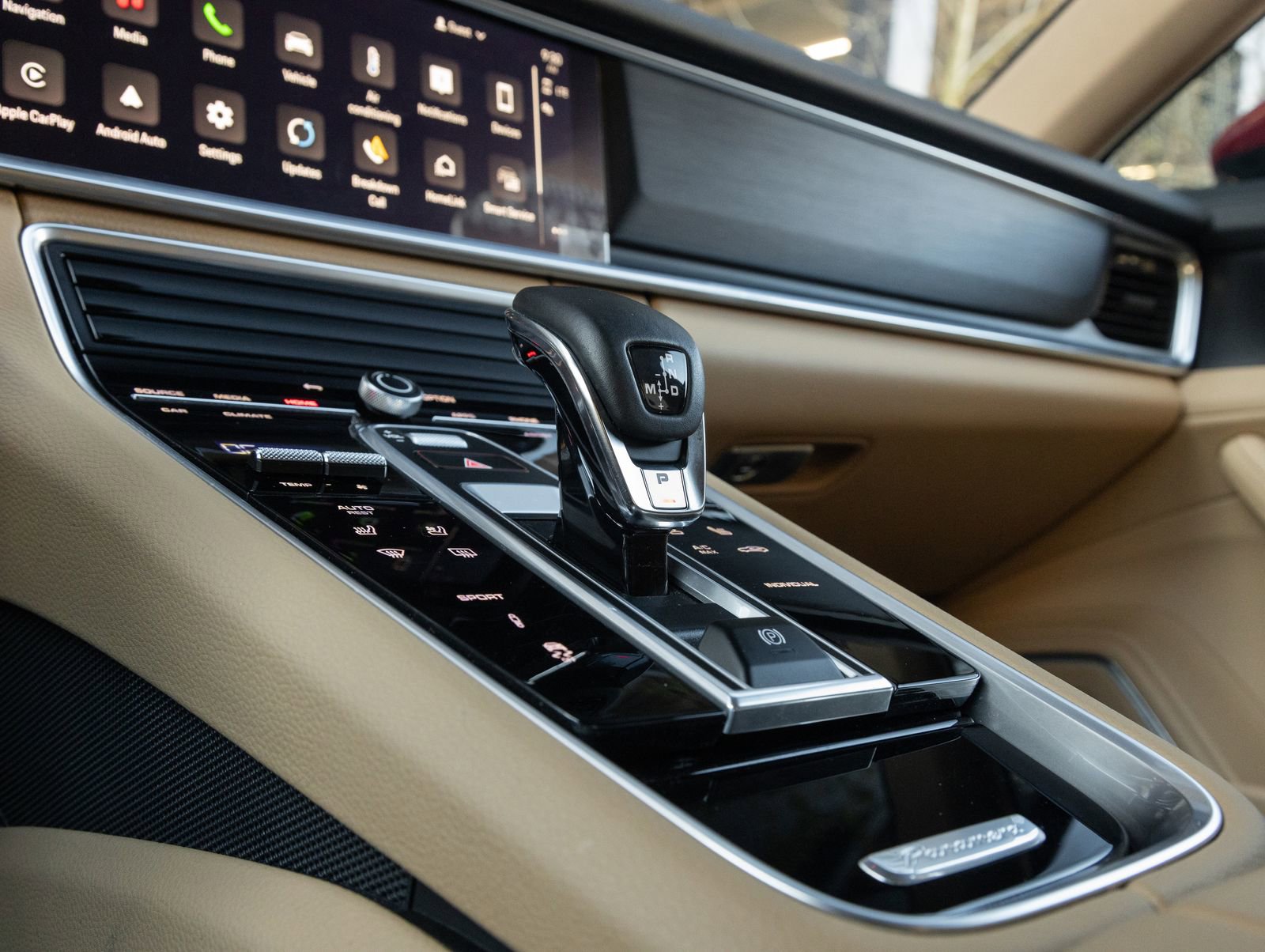 Certified 2023 Porsche Panamera 4 Platinum Edition image 27