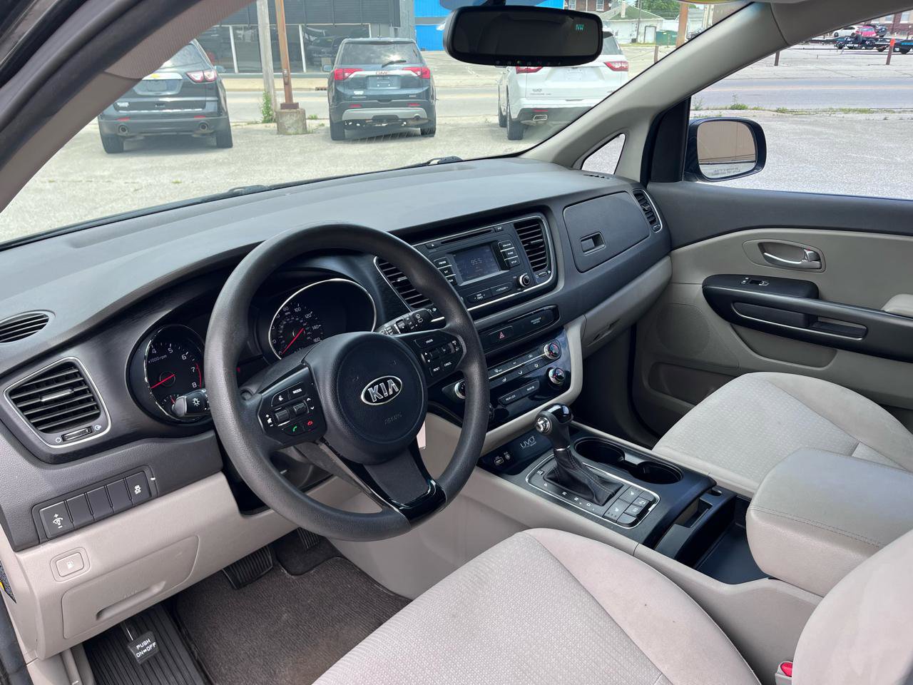 Used 2016 Kia Sedona LX w/ Option Group 020 FWD image 25