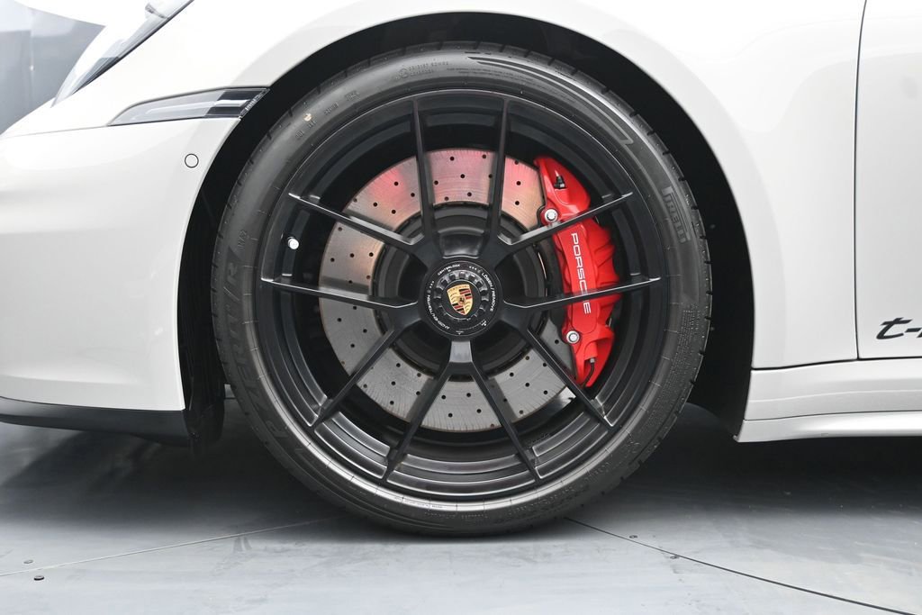 Certified 2026 Porsche 911 Carrera GTS RWD image 5