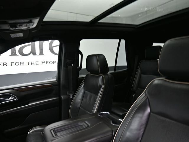 Used 2021 Chevrolet Tahoe Premier w/ Premium Package image 17