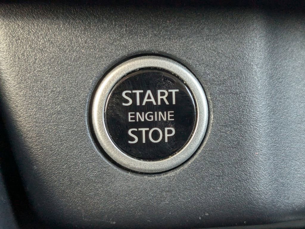 Used 2023 Nissan Rogue SV image 30