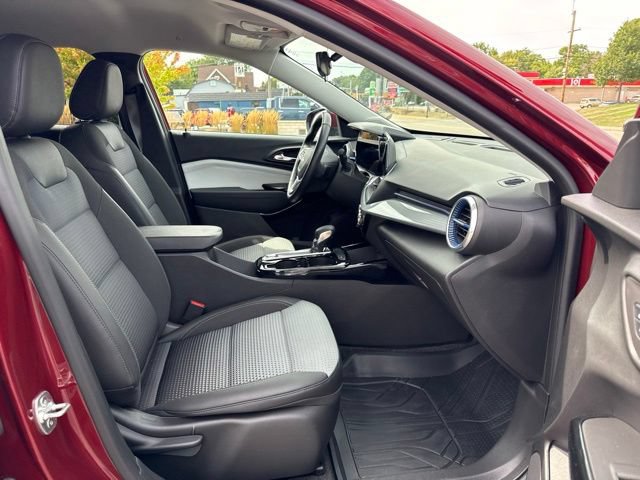 Used 2024 Chevrolet Trax LT w/ Driver Confidence Package FWD image 9