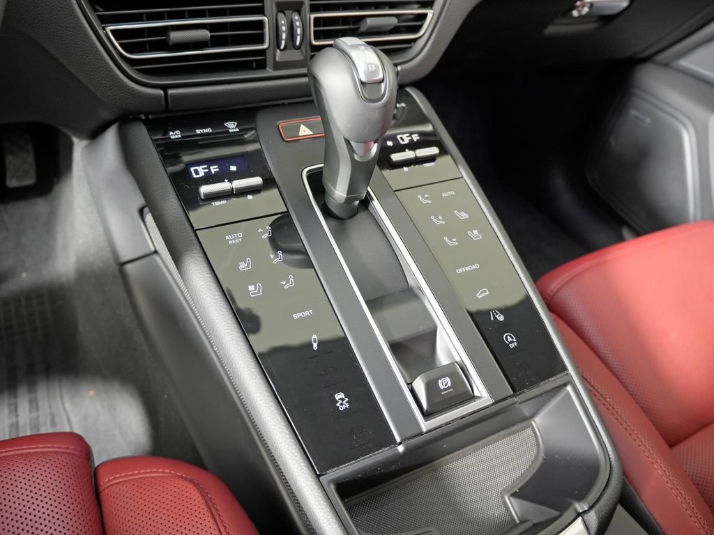 Certified 2026 Porsche Macan S AWD/4WD image 33