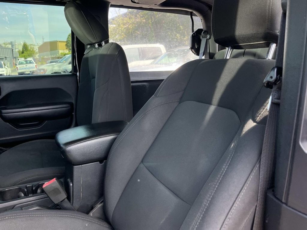 Used 2018 Jeep Wrangler Sport AWD/4WD image 21