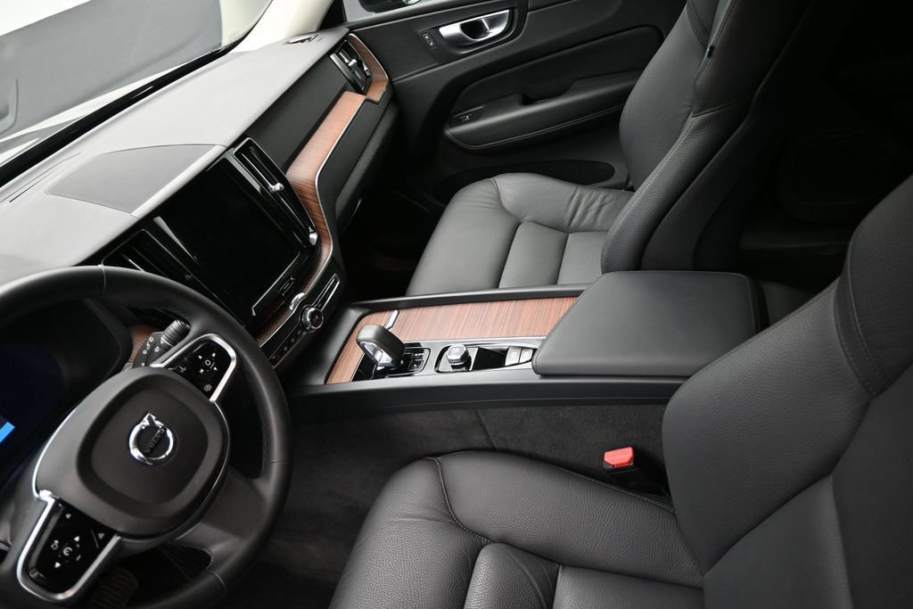 Used 2024 Volvo XC60 B5 Plus w/ Protection Package Premier AWD/4WD image 15