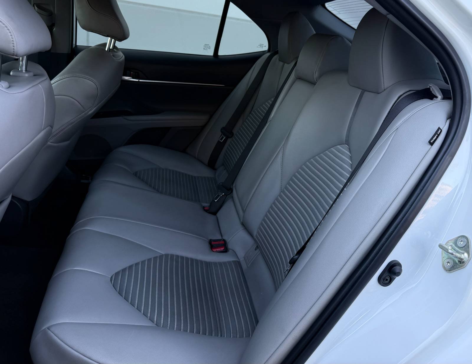 Used 2020 Toyota Camry SE w/ Carpet Mat Package FWD image 23