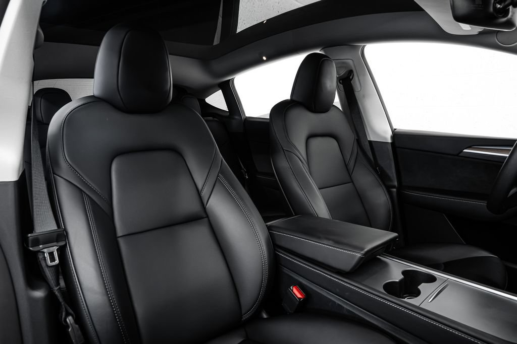 Used 2025 Tesla Model Y Long Range RWD image 31