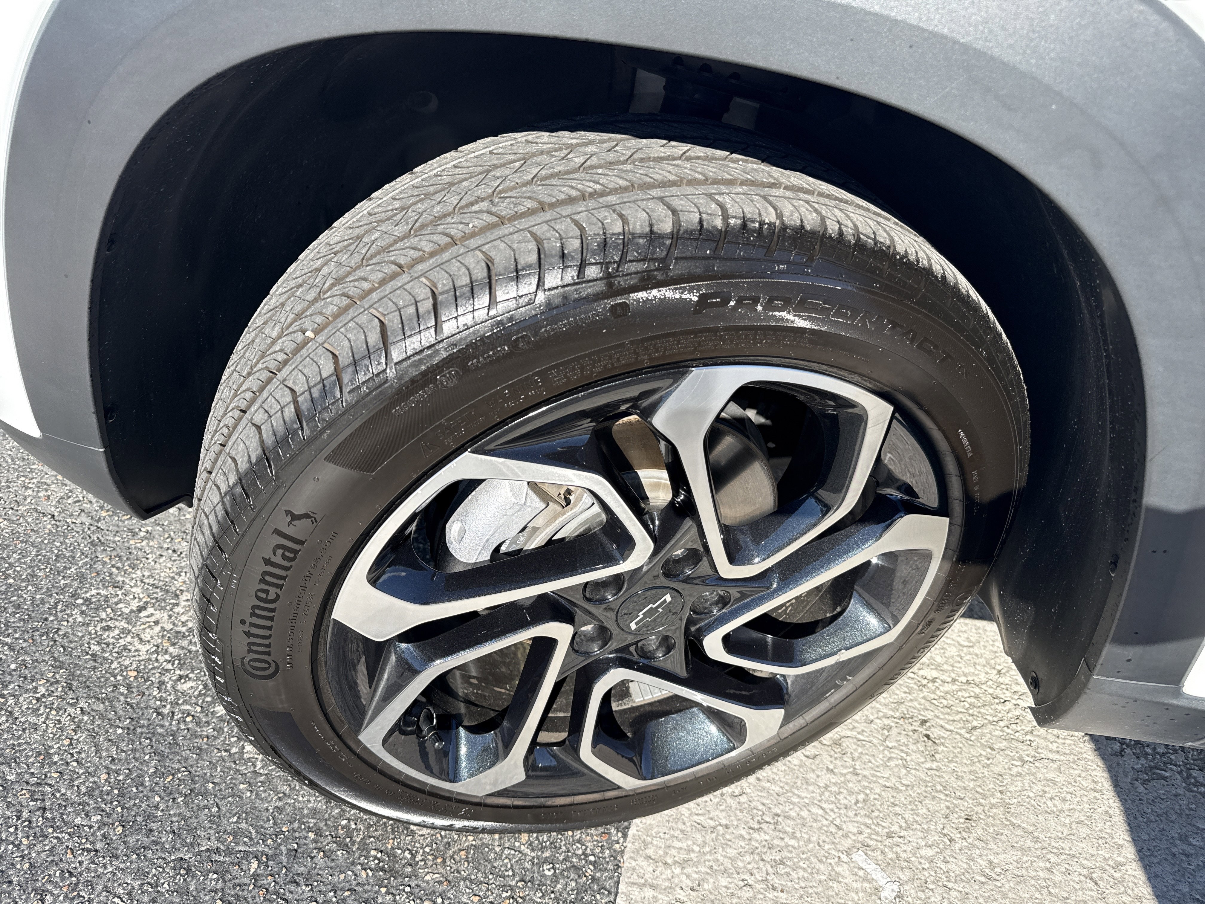 Used 2025 Chevrolet Trax RS w/ Sunroof Package image 7