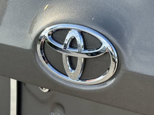 Used 2018 Toyota Corolla LE FWD image 11