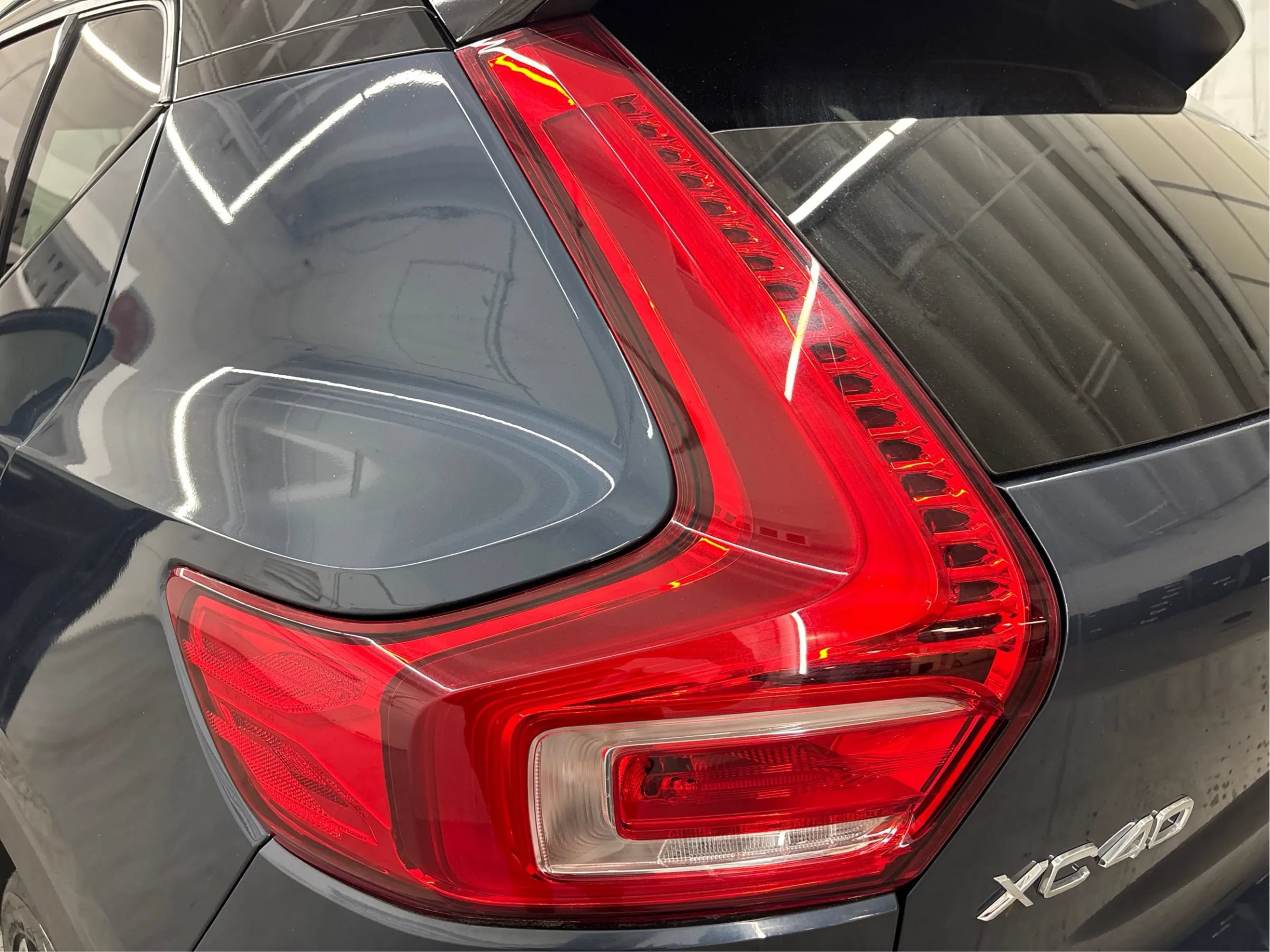 Used 2022 Volvo XC40 T5 R-Design w/ Advanced Package AWD/4WD image 33