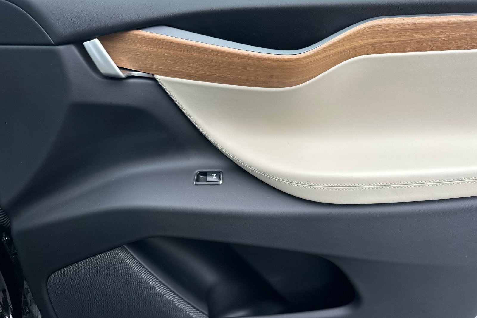 Used 2020 Tesla Model X Long Range image 22