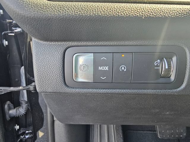 Used 2025 Chevrolet Traverse LT FWD image 20